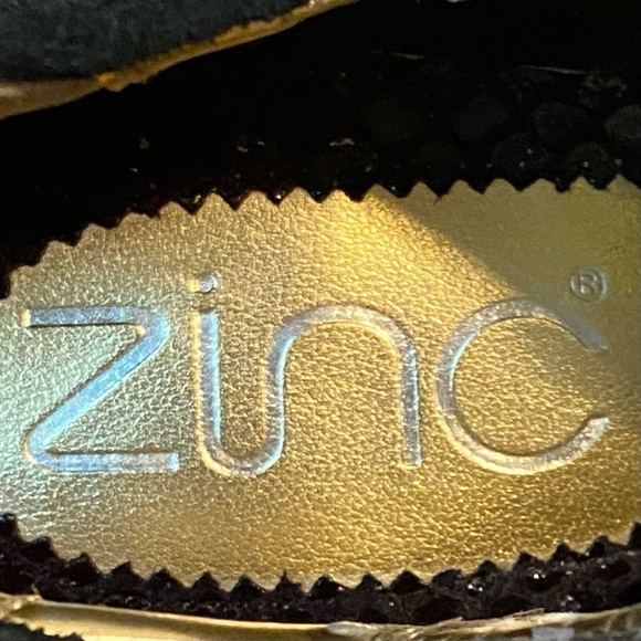 ZINC Security Black Leather and Suede Snakeskin Peep-toe Heels - Picture 8 of 8